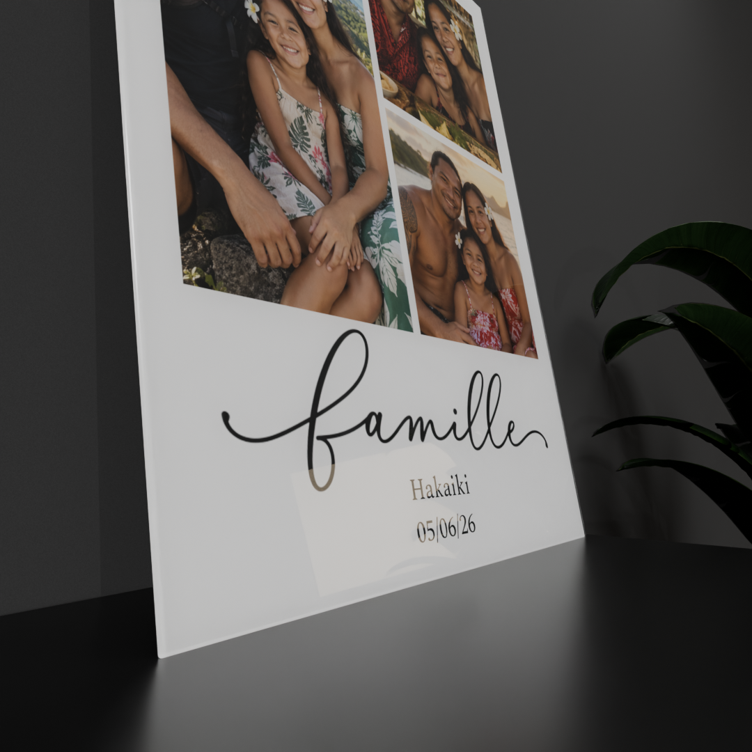 Détail du cadre famille 30×40 : écriture famille, nom et date imprimés sur plexi 5 mm
