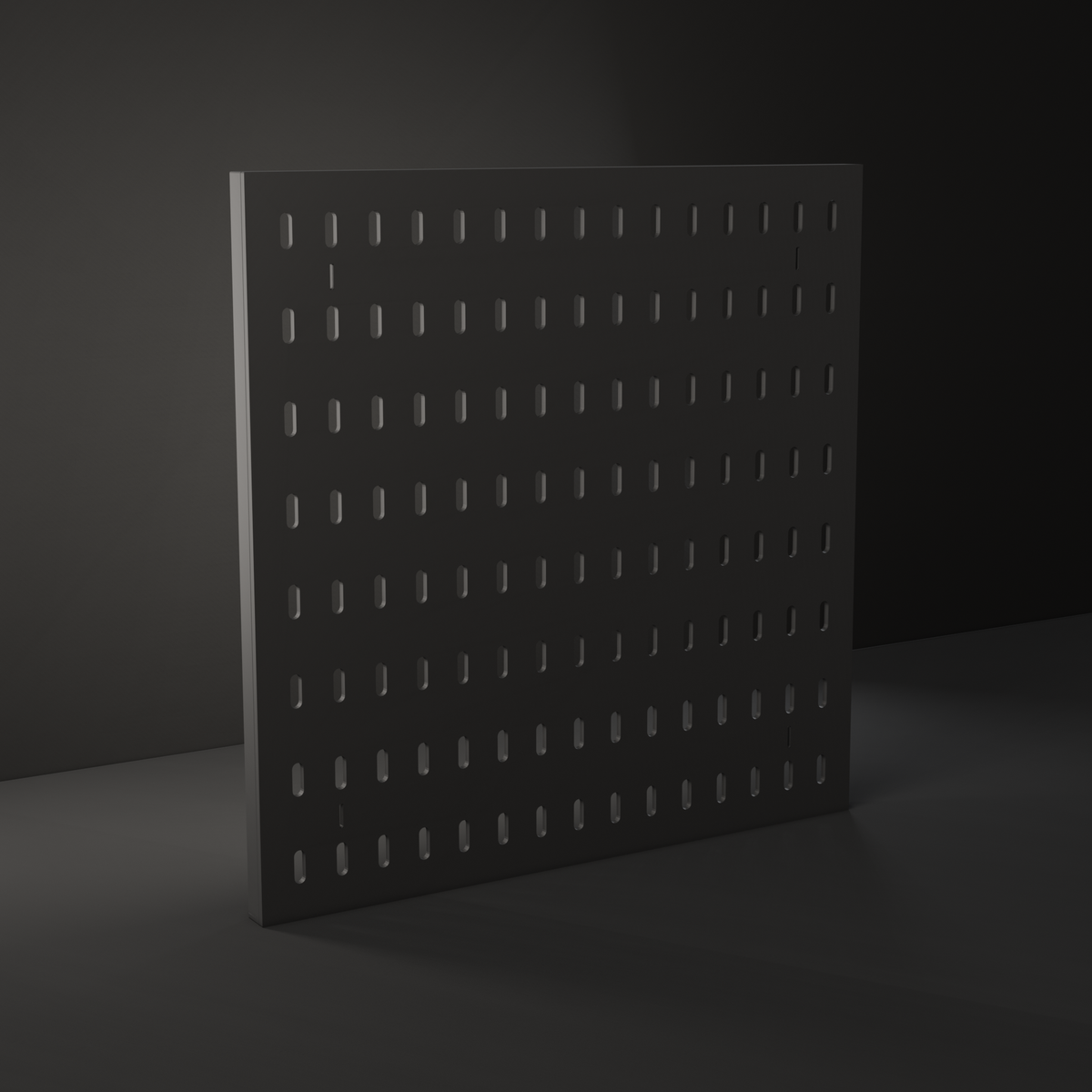 Panneau perforé iki 30 × 30 cm noir, vue de trois quarts sur fond noir