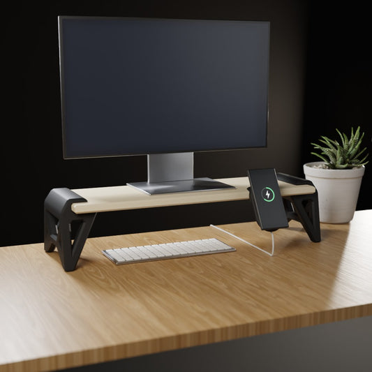 Riser écran iki équipé : écran, clavier et support MagSafe sur un bureau en chêne